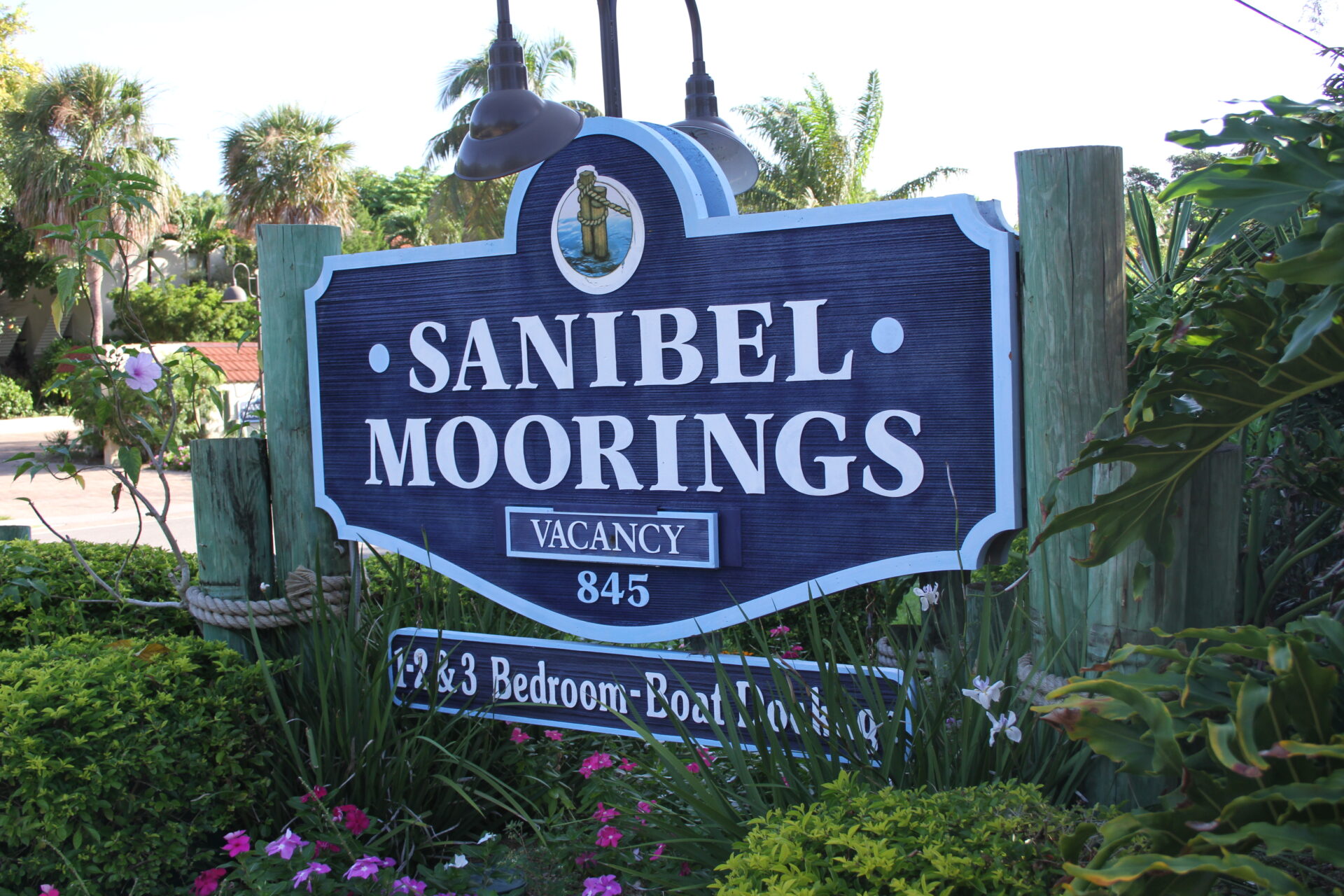 Sanibel Moorings Resort Sign